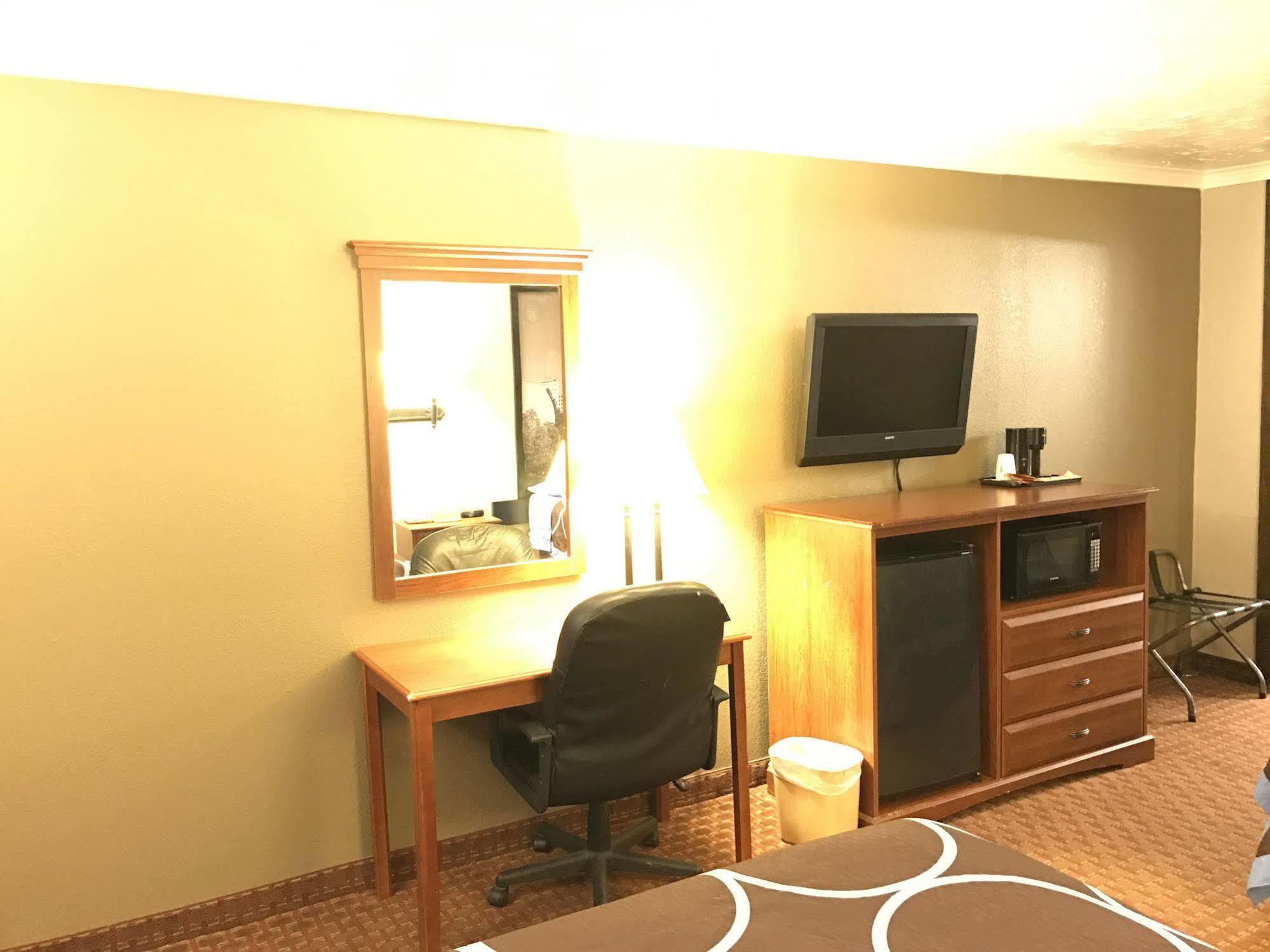 Super 8 By Wyndham Enid Otel Dış mekan fotoğraf